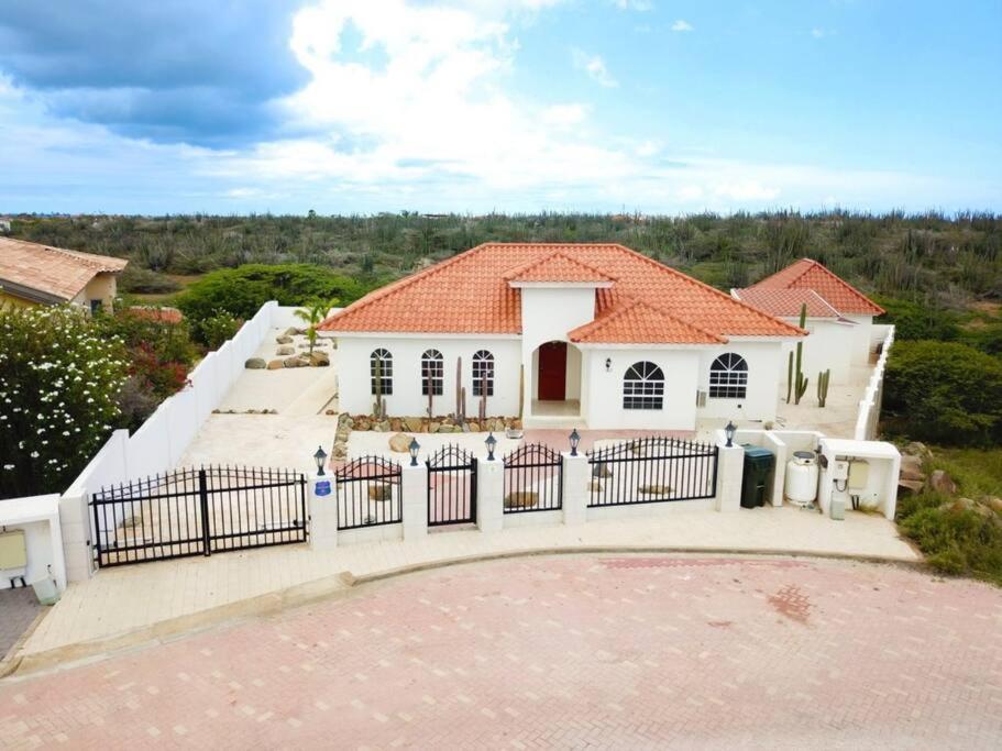 Jolie Villa Entire Villa In Noord, Aruba Palm Beach Buitenkant foto