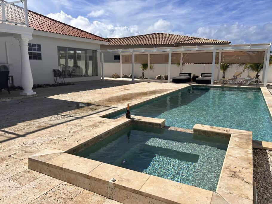 Jolie Villa Entire Villa In Noord, Aruba Palm Beach Buitenkant foto
